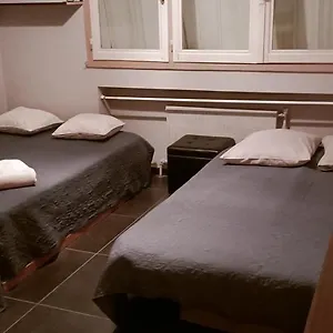 Maison d'hôtes Grand Fonctionnel Et Calme Sur Lyon8 A 2 Pas Du Metro, Lyon